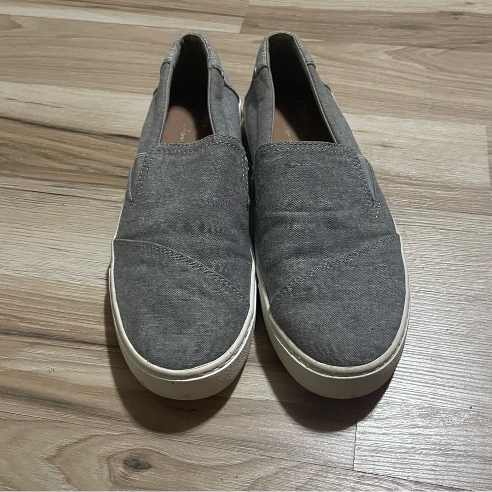 Tom’s Luca gray slip-on sneaker size 9